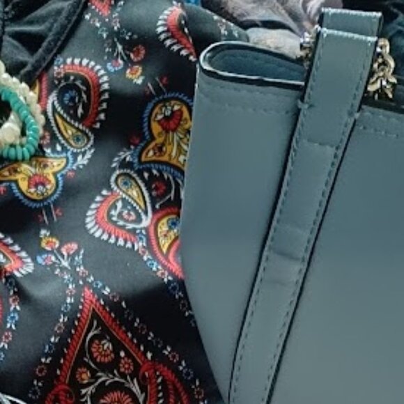 🛍️OUTFIT CAPSULE MYSTERY 3 ITEMS 🧥👚👕👖👗👙👜 - Picture 3 of 5